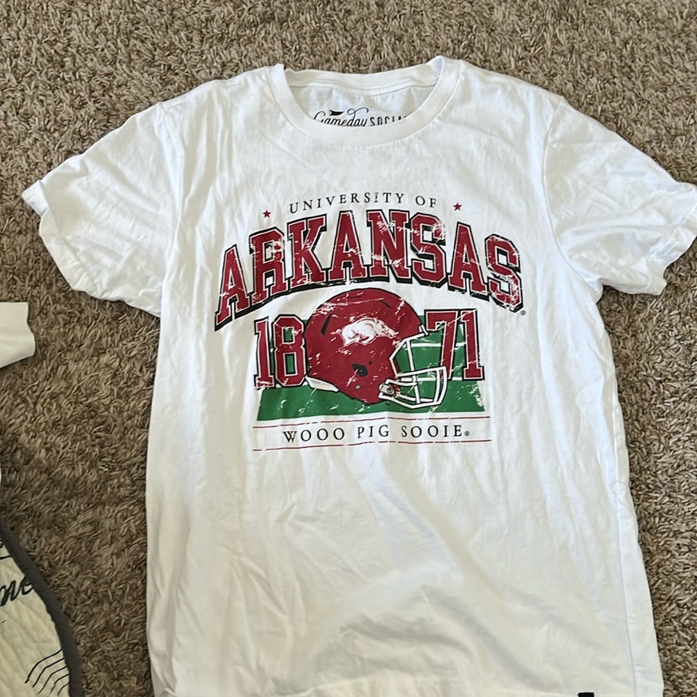 NEVER WORN BRAND NEW GAMEDAY SOCIAL (HIGH END BOUTIQUE BRAND) U OF A SHIRT